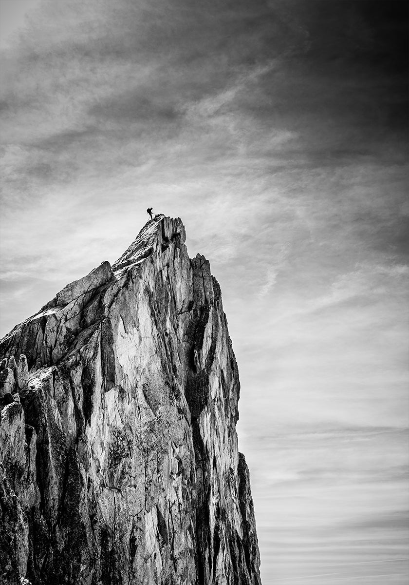 Balancing between Earth and Sky Plakat - Posterbox