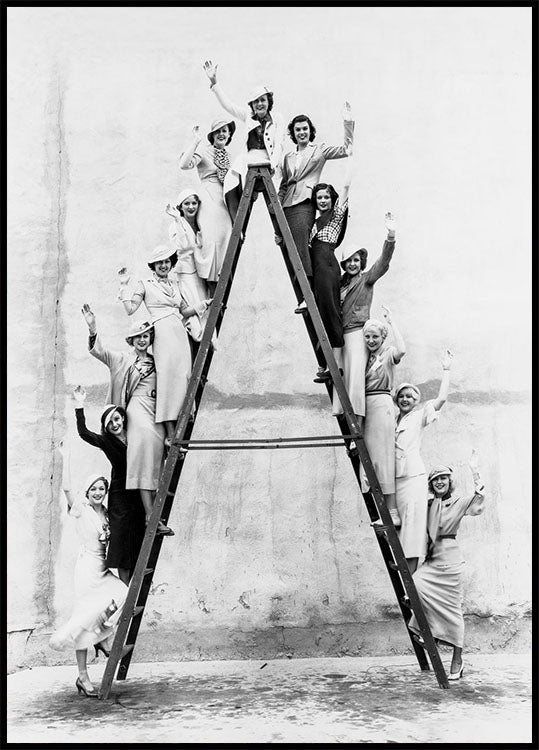 Frauen auf der Leiter Poster - Posterbox.no