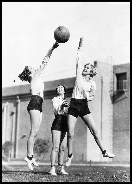 Frauen spielen Basketball Poster - Posterbox.no