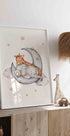 Poster „Baby Elefant und Giraffe schlafen auf der Wolke“ – Posterbox.dk