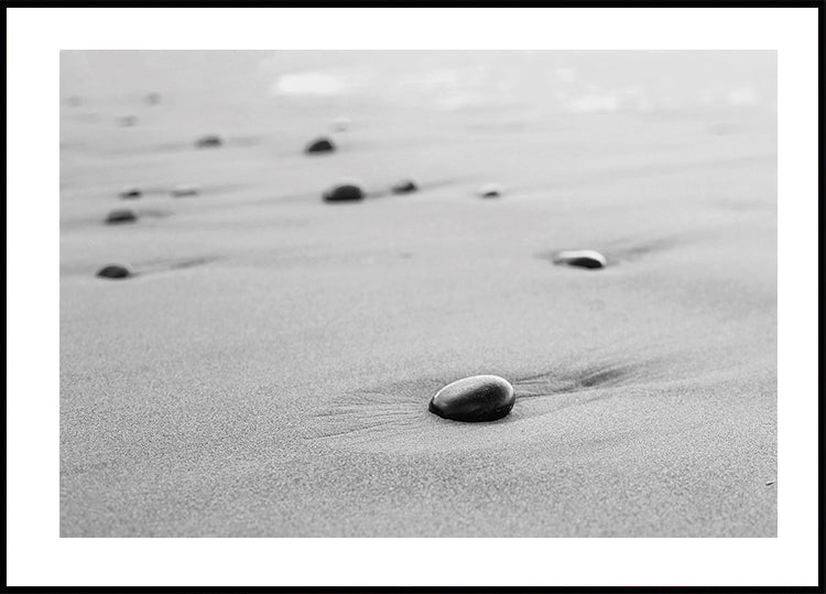 Kleine Steine ​​am Strand Poster - Posterbox.dk