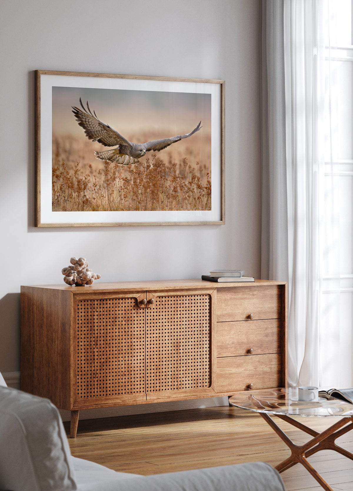 Majestätischer Falke im Flug