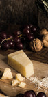 Rustikales Stillleben-Poster mit Käse und Früchten - Posterbox.dk