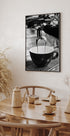 Espressokaffee in eine Tasse gießen Schwarzweiß-Poster - Posterbox.dk