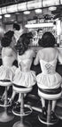 Wandkunst-Poster „Frauen trinken in der Bar“ – Posterbox.dk