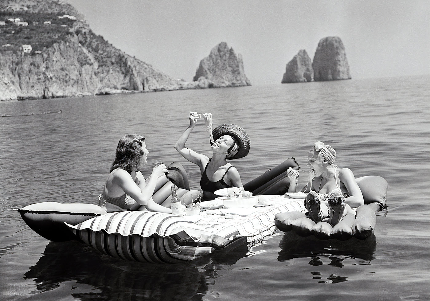 Vintage-Poster „Sommer, Frauen essen Pasta am See“ – Posterbox.dk