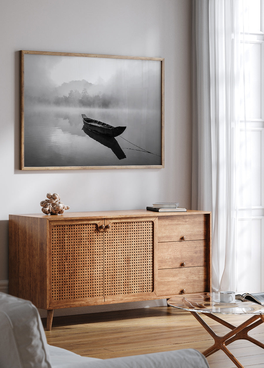 Poster „Geheimnisvolle Gelassenheit in nebligen Gewässern“ - Posterbox.dk