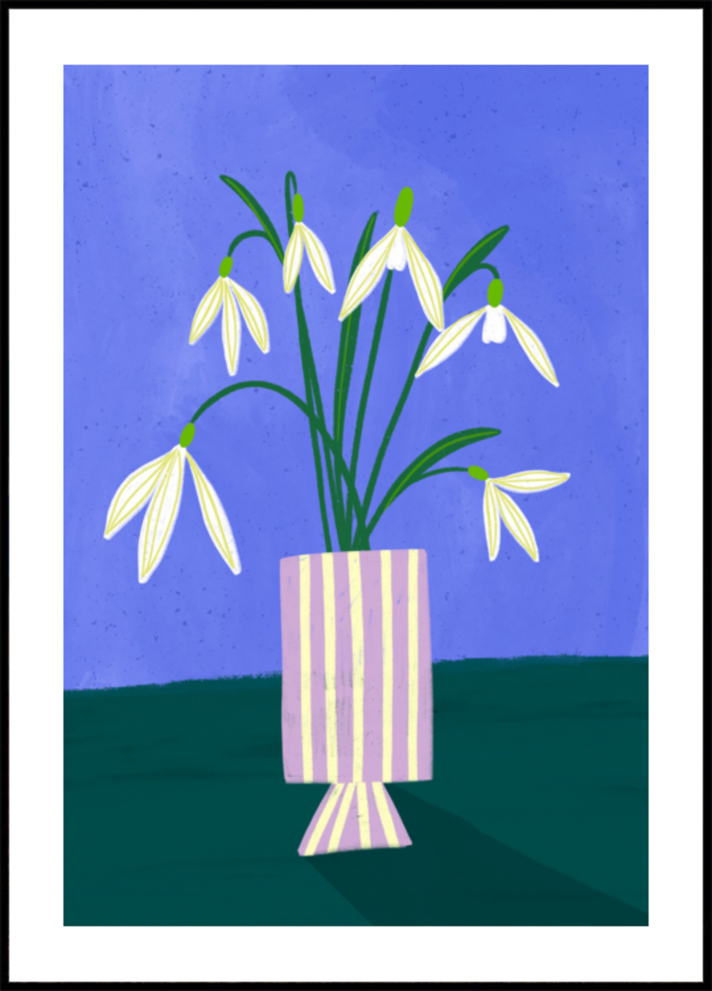 Schneeglöckchen in gestreifter Vase