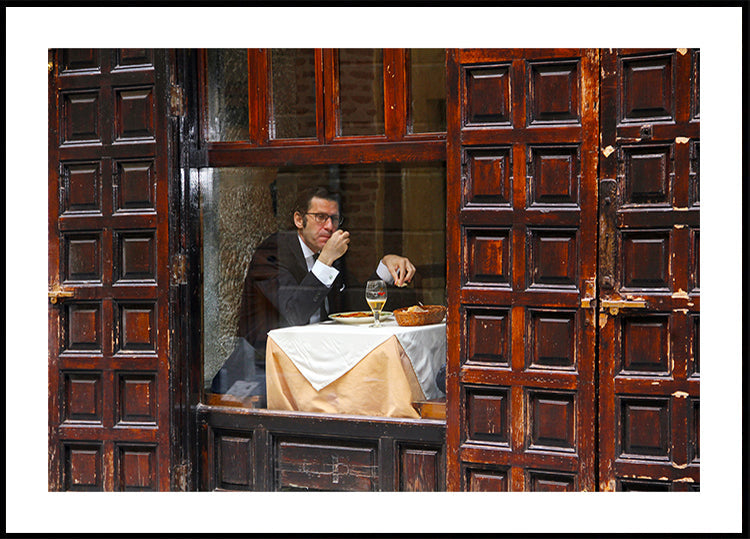 Lonely Man Dinner in Madrid's Latin Quarter Plakat - Posterbox