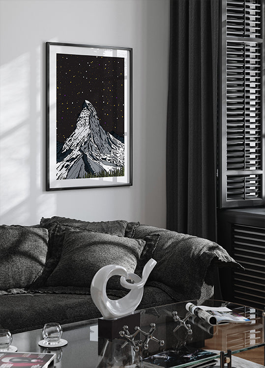 Snowy Mountain Under a Starry Night Sky Plakat - Posterbox