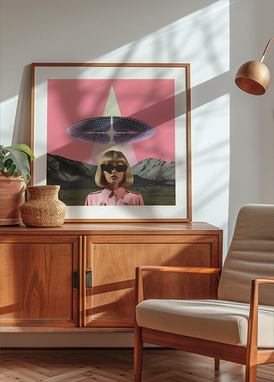A Woman Standing Beneath a UFO Plakat - Posterbox