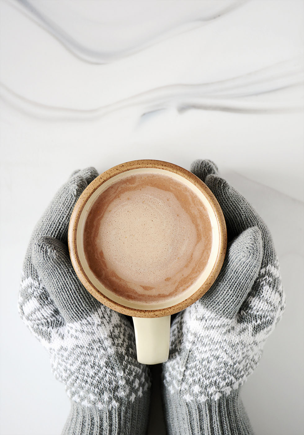 Poster „Cosy Mittens and Hot Chocolate“ - Posterbox.dk