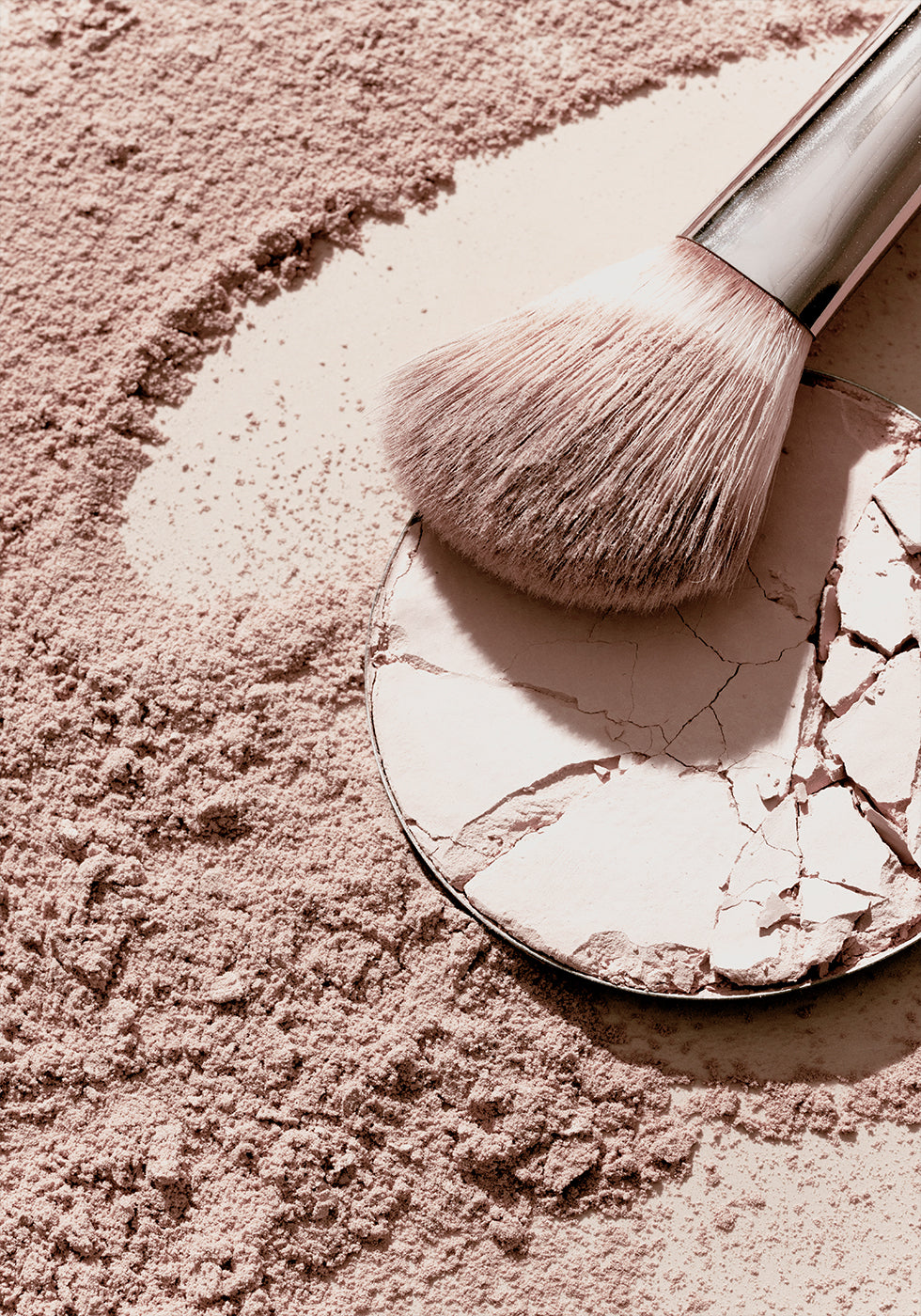 Crushed Compact Powder, Soft Brush Flatlay Poster - Posterbox.dk