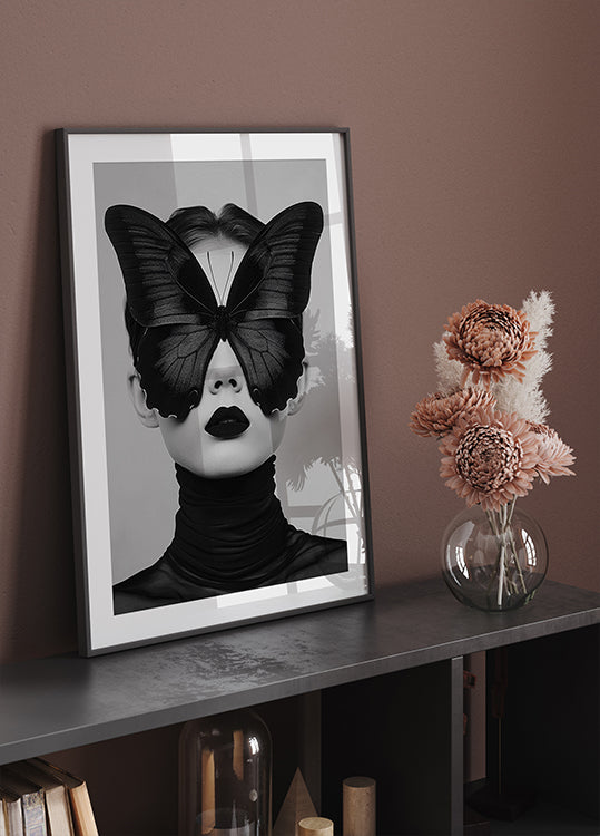Poster „Dame mit schwarzer Schmetterlingsmaske“ - Posterbox.dk