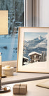 Malerische verschneite Hütte in alpiner Landschaft Poster - Posterbox.dk