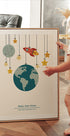 Rakete und Planeten, personalisiertes Baby-Poster für Jungen – Posterbox.dk