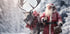 Ein als Weihnachtsmann verkleideter Mann geht mit einem Rentier spazieren