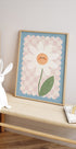 Smiley-Blume auf pastellkariertem Hintergrund Poster - Posterbox.dk