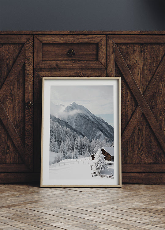 Verschneite Hütte in den Alpen Poster - Posterbox.dk