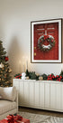 ein weihnachtlich dekoriertes Wohnzimmer mit einem Weihnachtskranz