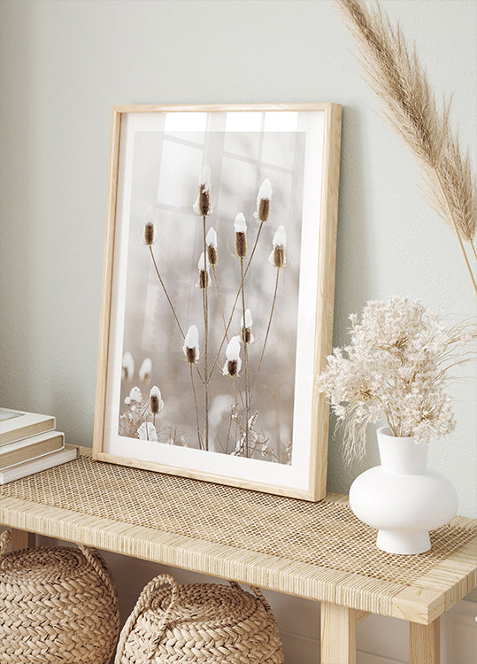 Poster mit verschneiten Trockenblumen - Posterbox.dk