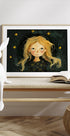 Sternenäugiges Mädchen, verträumter Nachthimmel Poster - Posterbox.dk