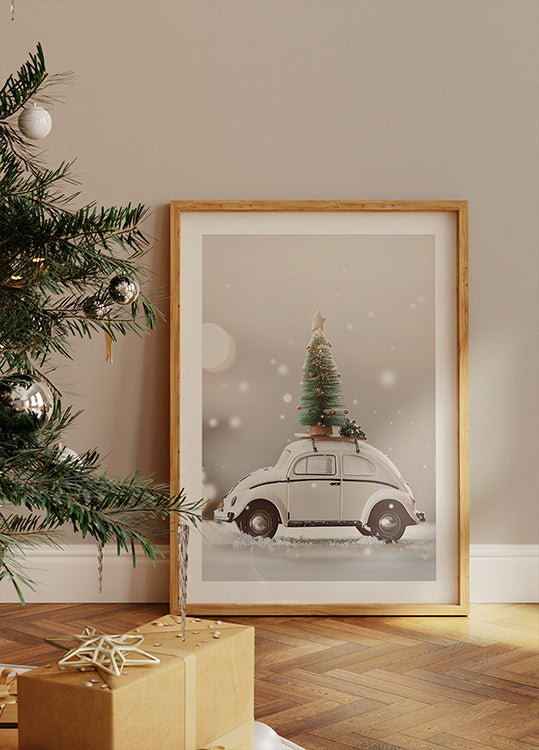 ein Bild eines Autos mit einem Weihnachtsbaum darauf