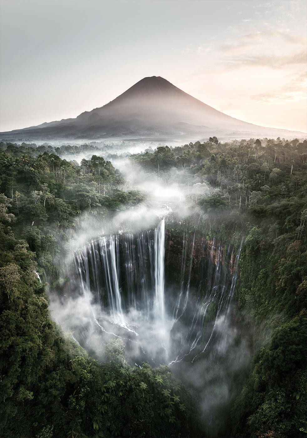 Tumpak Sewu Wasserfälle und Mount Semeru Poster - Posterbox.dk