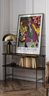 Frau im lila Mantel Poster - Posterbox.dk