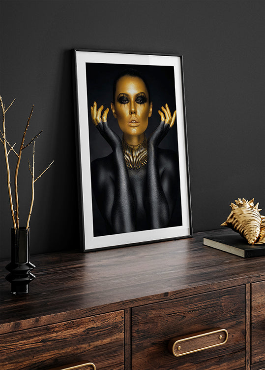 Porträt einer Frau in Gold - Posterbox.dk