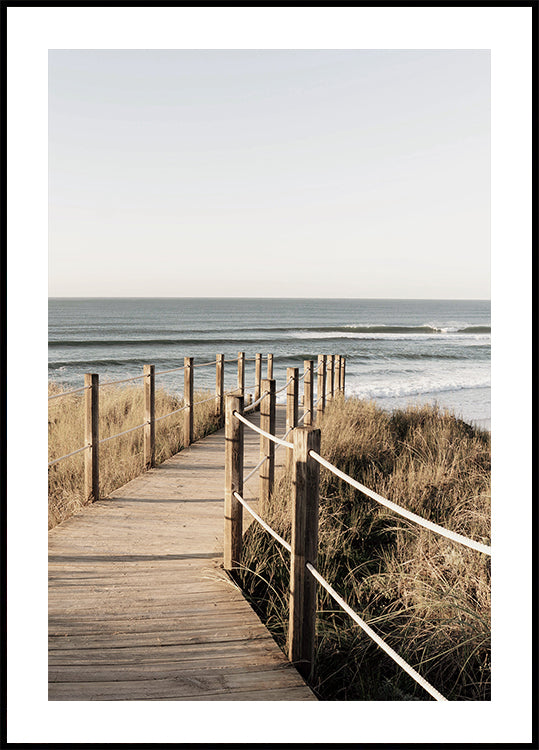 Hölzerner Weg zum Strand, Küstenpromenade-Poster - Posterbox.dk
