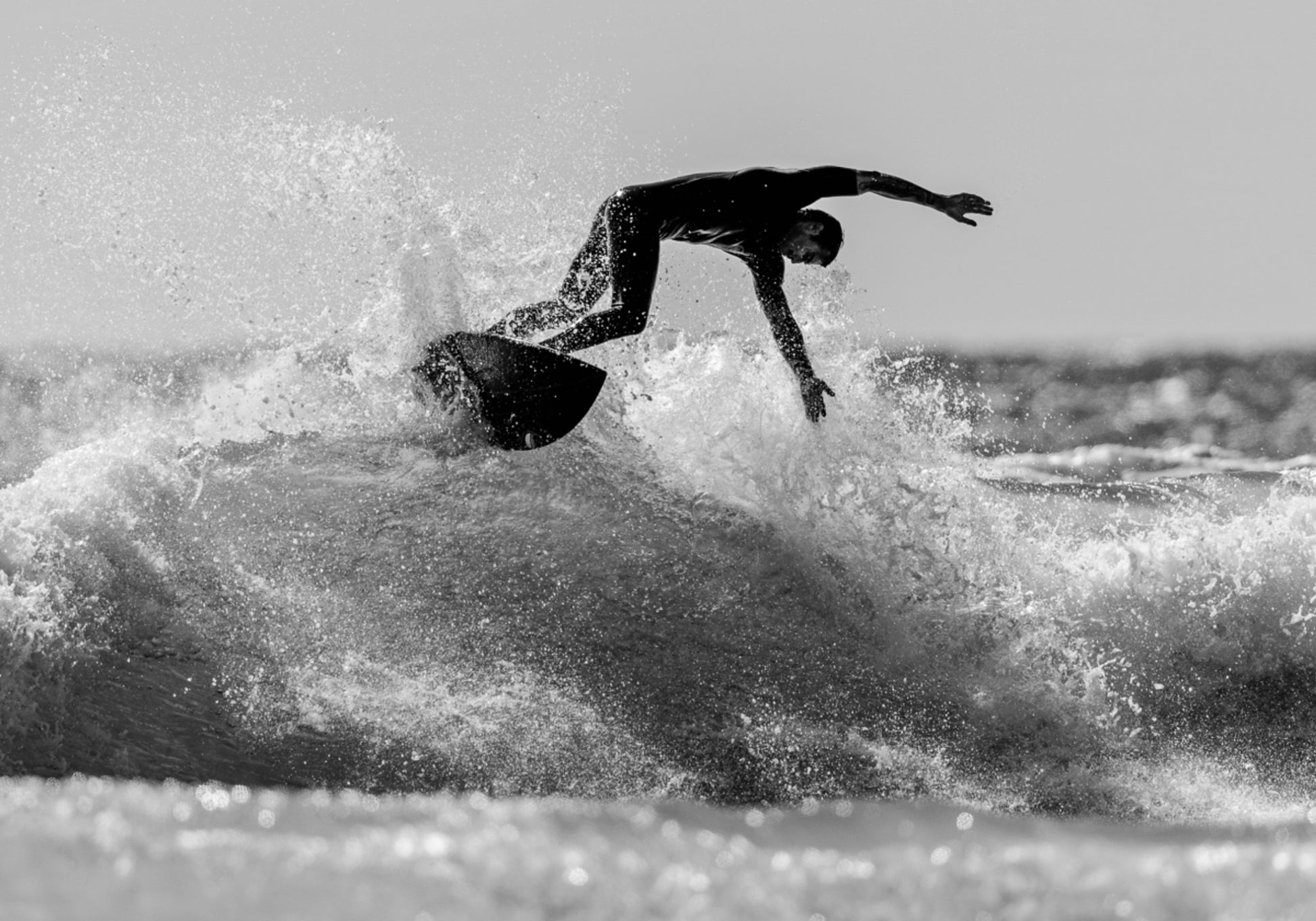 Surfer reitet Meereswelle
