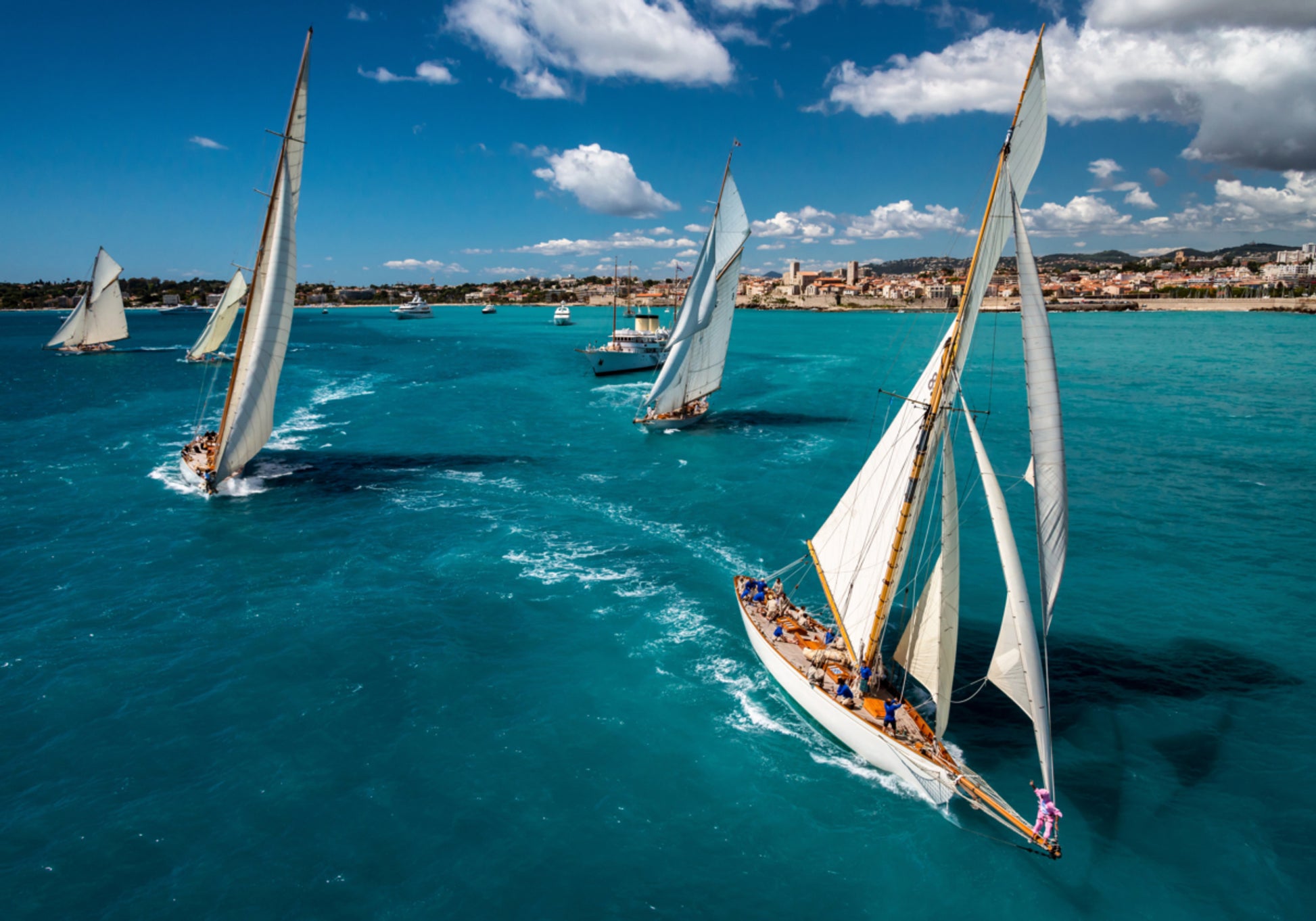 Segelregatta Türkisfarbenes Meer