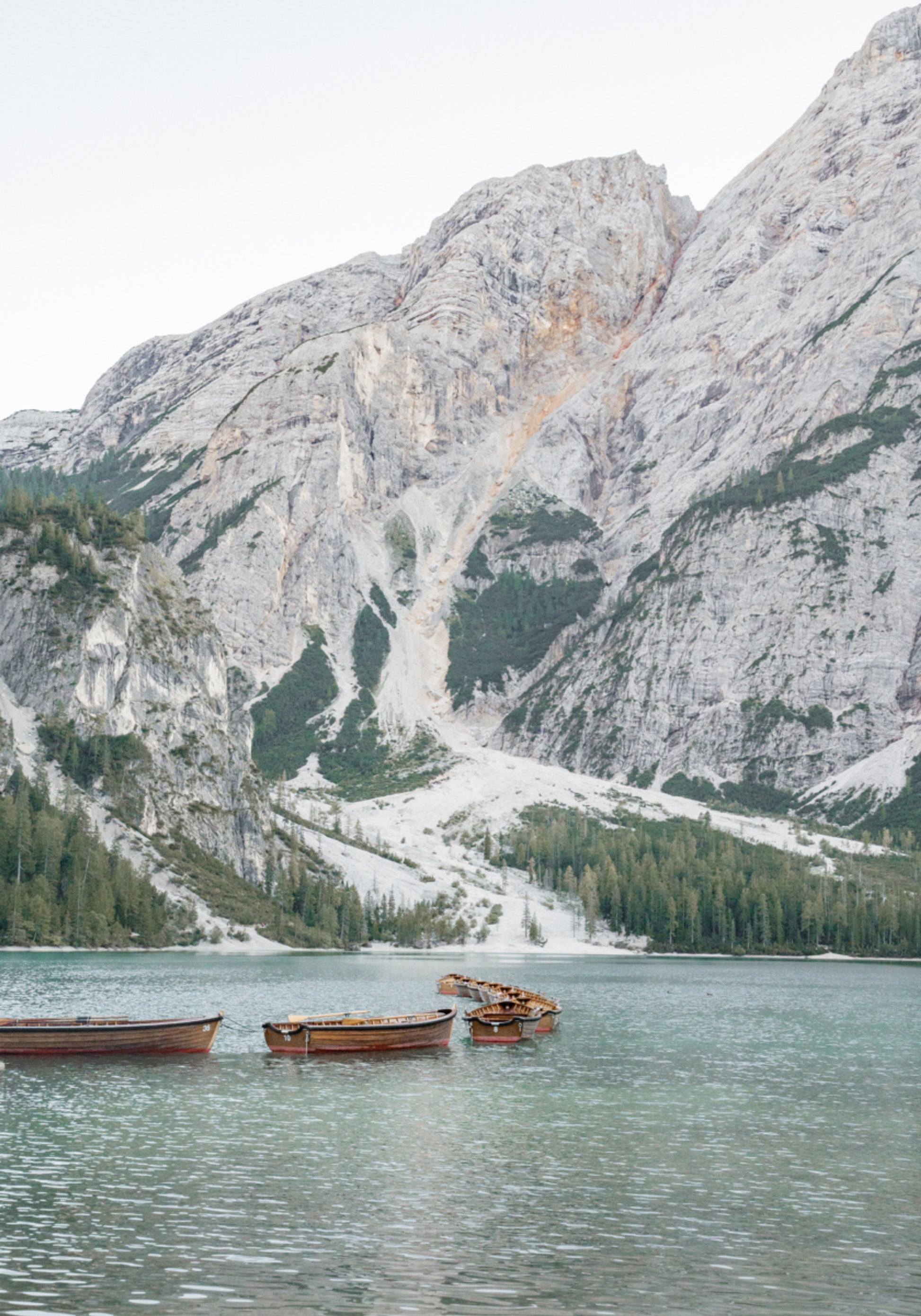 Ruhiger Bergsee