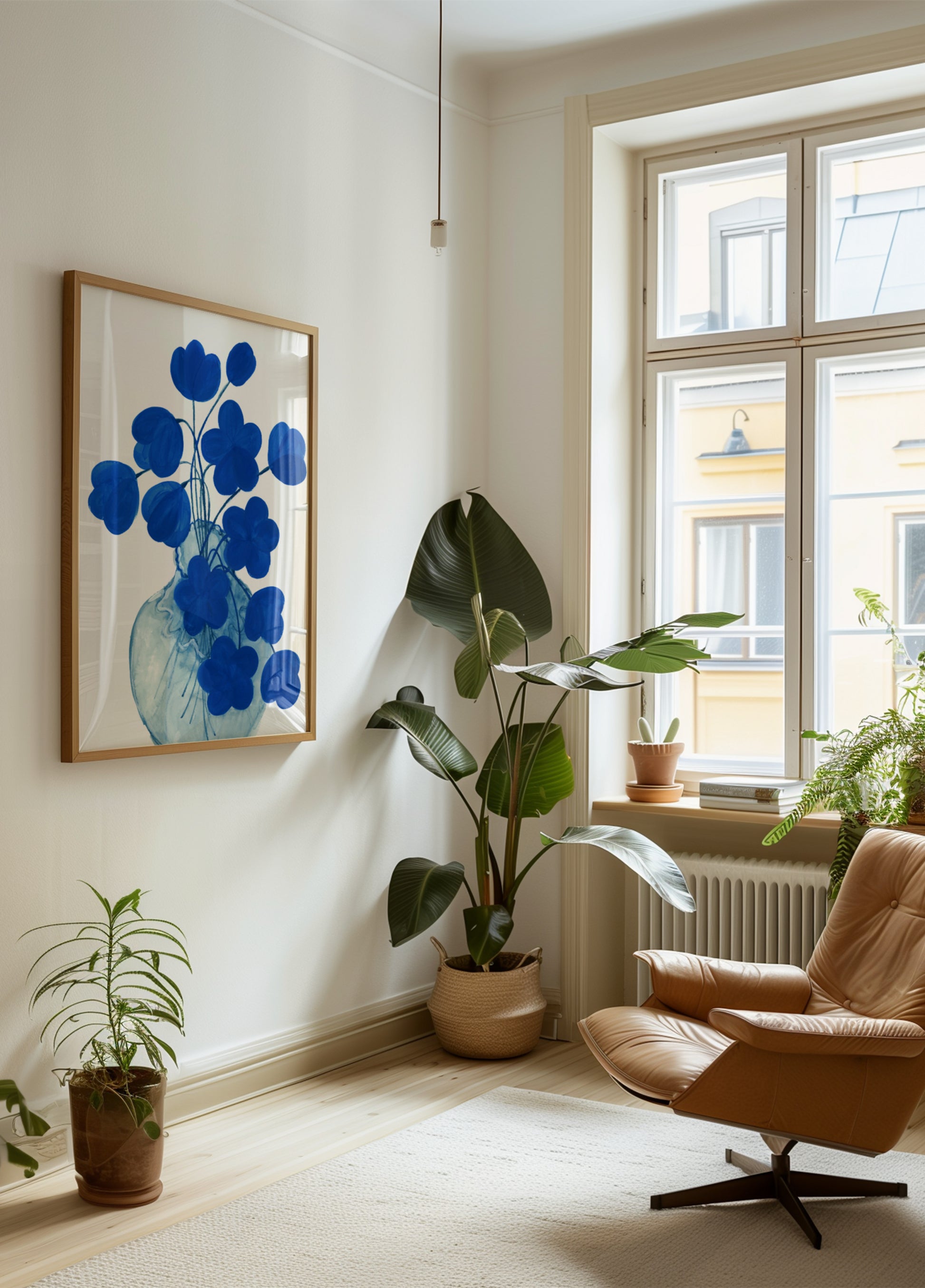 Tiefblaue Blumenvase
